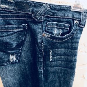EUC Refuge Slightly Distressed Jeans 9 Reg.